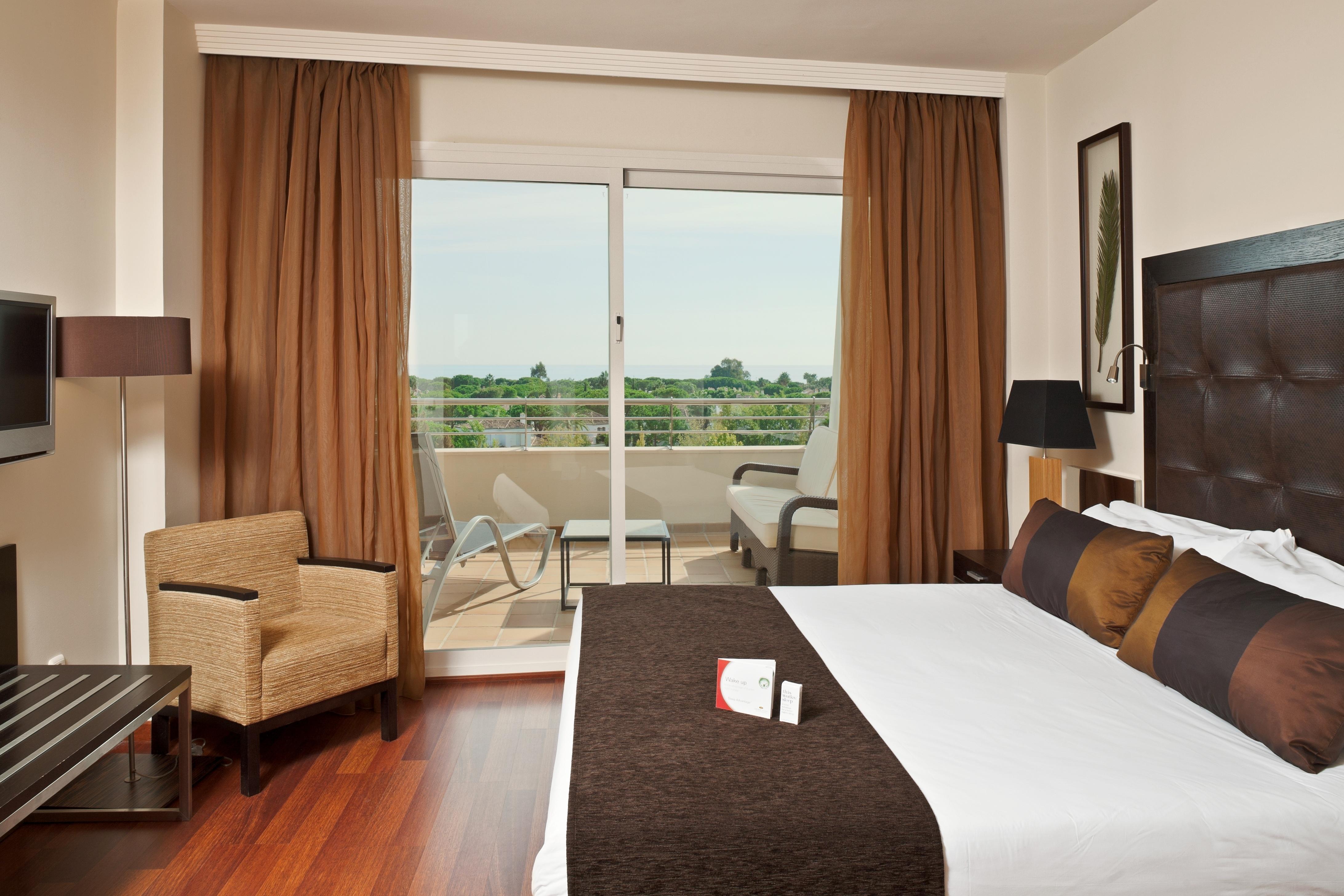 Senator Banus (Adults Only) Hotel Estepona Szoba fotó A room at the hotel